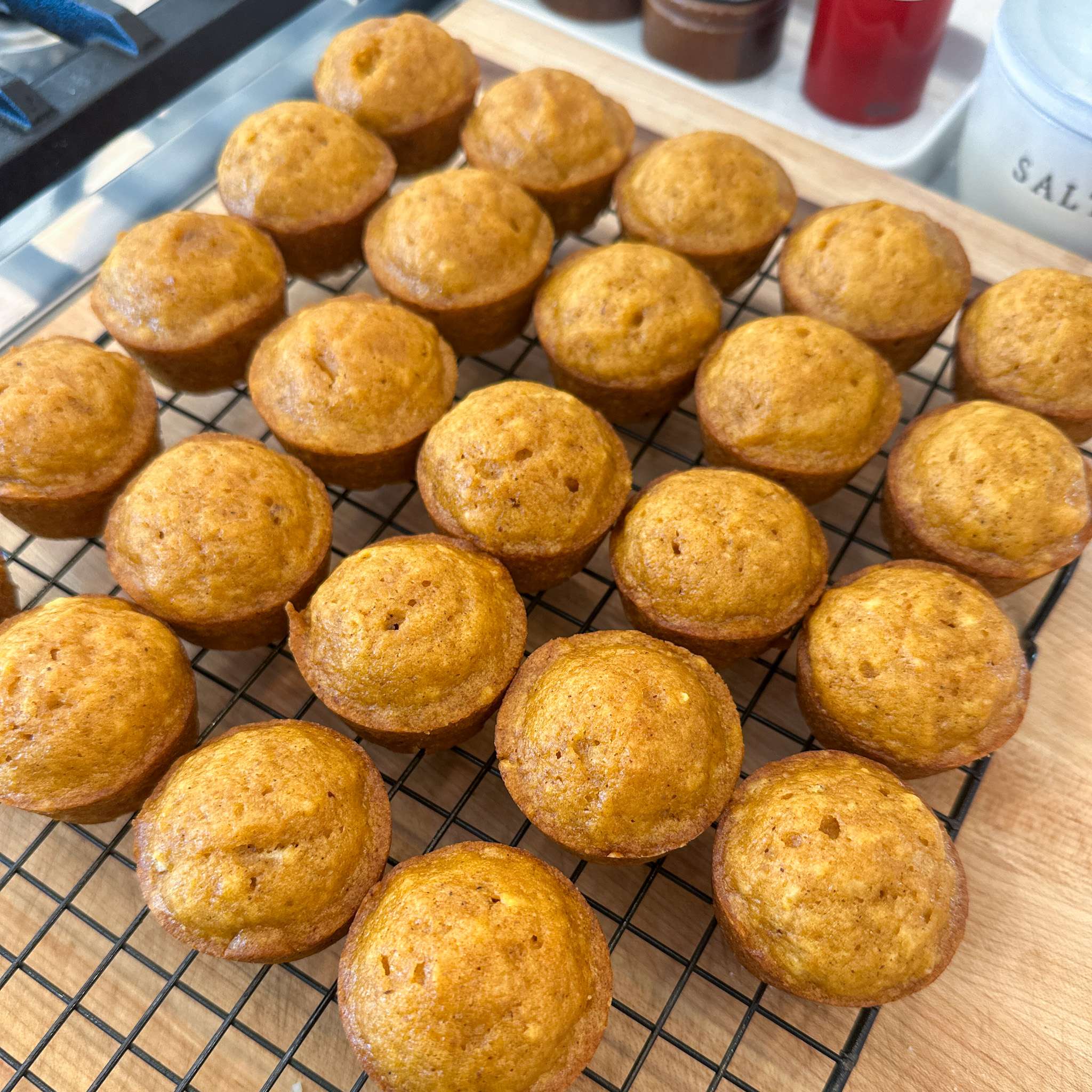 Mini Pumpkin Muffins – A Homemade Twist on a Family Classic! 🎃✨